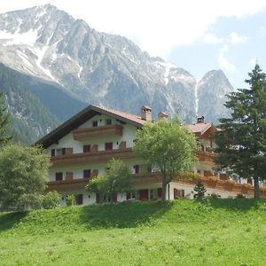 Aparthotel Kühlerhof Antholz Mittertal Exterior photo