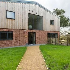 Ferienwohnung Oak & Hazel, Heath Row Barn Overton  Exterior photo