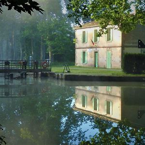 Villa Gite De La Domergue Mas-Saintes-Puelles Exterior photo