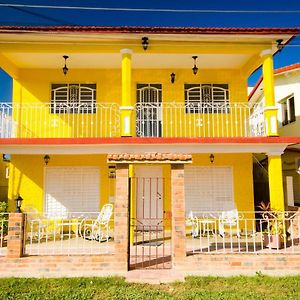 Hotel Casa Heriberto Y Dra. Olga Vinales Exterior photo