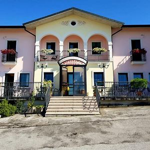 Hotel Locanda "Alla Rosa" Lusiana Exterior photo