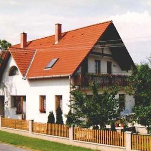 Bed and Breakfast Zsuzsa Panzio Balatonfüred Exterior photo