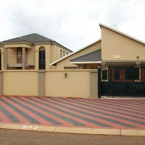 Koiketla Guesthouse Pretoria-Noord Exterior photo