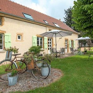 Hotel Gite Domaine De La Guinchere L'Hopital-le-Mercier Exterior photo