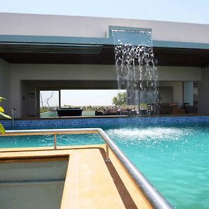 Casino Villa Spaciouly Luxurious 6Bhk With Waterfall Infinity Pool By Shiloh Stay Igatpuri Exterior photo