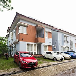 Hotel RedDoorz Plus near Siloam Karawaci Tangerang Exterior photo