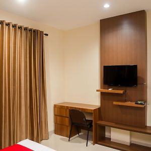 Hotel Oyo 149 J Residency Syariah Palembang Exterior photo