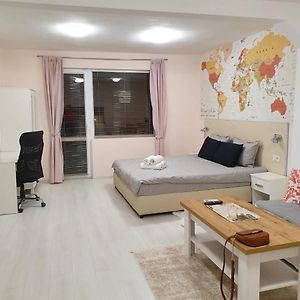 Ferienwohnung Malavi Top Center Deluxe Studio Ruse! Comfort&Clean! Exterior photo