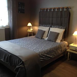 Bed and Breakfast Chambre D'Hotes Hola Laval  Exterior photo