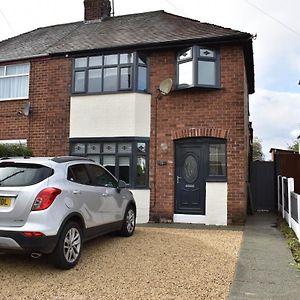 Villa Newfield House Crewe Exterior photo