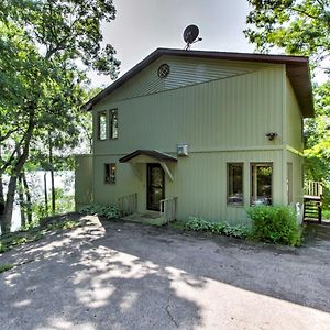 Waupaca Lakefront Home With Pool Table And Dock! Exterior photo