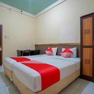 Hotel Oyo Life 2502 Syariah Triantama Kost Palembang Exterior photo