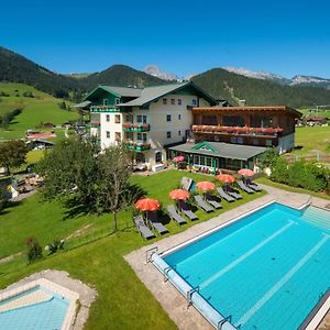 Wohlfühlresort und Feriengut Martinerhof Sankt Martin am Tennengebirge Exterior photo