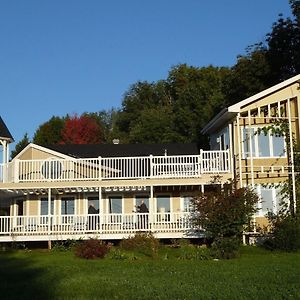 Bed and Breakfast Dans Les Bras De Memphre Magog Exterior photo