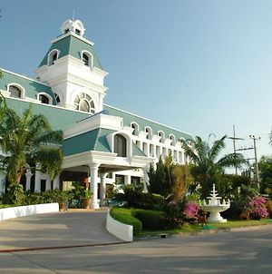 Camelot Hotel Pattaya Exterior photo