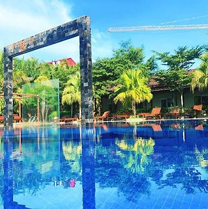 Twin Palms Resort Sihanoukville Exterior photo