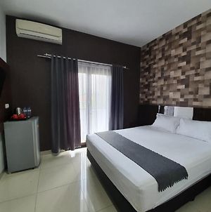 Aira Rooms Anggrek Serat Bsd Tangerang Exterior photo