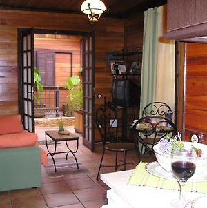 Bed and Breakfast Cabanas Valle Verde Moya  Exterior photo