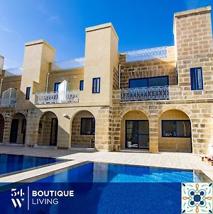 Bed and Breakfast Fiftyfour West Boutique Living Għarb Exterior photo