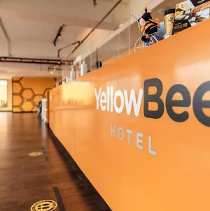 Hotel Yellow Bee Tangerang Exterior photo