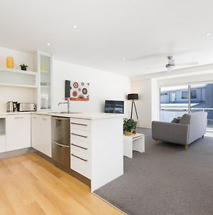 Sunny And Spacious - Moments From The Beach And Downtown Mount Maunganui Exterior photo