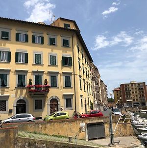 Renovated Apartment With 3 Bedrooms In An Historic Palazzo Between Port And Old Town Livorno Exterior photo