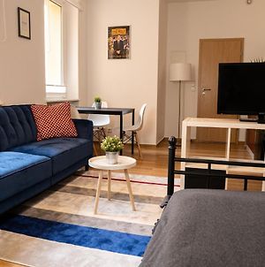 Full House Studios - Wolf Apartment - Netflix + Wifi Inkl. Halle  Exterior photo