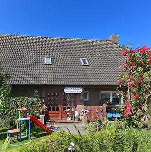 Ferienwohnungen im Haus Beluga Esens Exterior photo