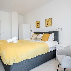 Top Floor Luxury 2 Bedroom St Albans Apartment - Free Wifi & Parking Exterior photo