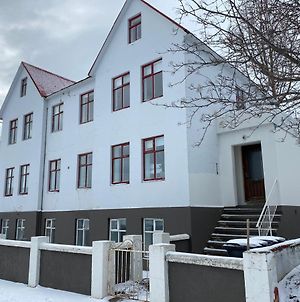 Central And Cosy Apartment With Free Parking Akureyri Exterior photo