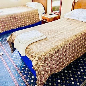 Top Twenty Bed And Breakfast Windsor Exterior photo