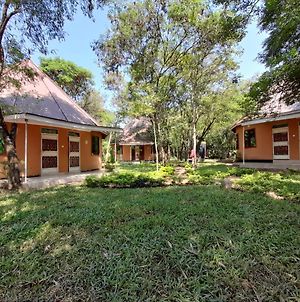Bed and Breakfast Charming Bungalow Mwanza Exterior photo