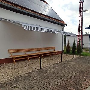 Ferienwohnung Zum-Butterstock Schkopau Exterior photo