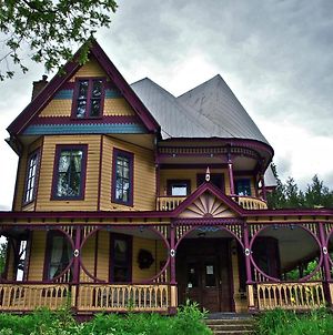 Bed and Breakfast Holten Heritage House Revelstoke Exterior photo