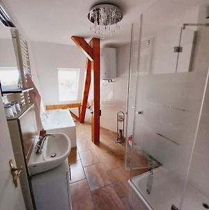 Schwarzer Adler Ferienwohnung mit 3 Schlafzimmern und 2 WC Markisch Buchholz Exterior photo
