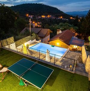 Stunning Home In Rukavac With 4 Bedrooms, Wifi And Outdoor Swimming Pool Exterior photo