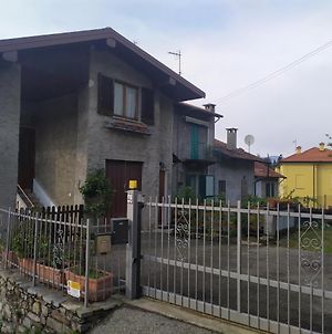Appartamento Gianna Porto Valtravaglia Exterior photo