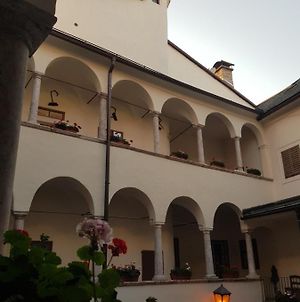 Hostel Übernachten im ältesten Gebäude der Stadt Klagenfurt am Wörthersee Exterior photo