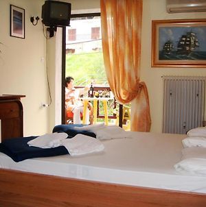 Room In Bb - Welcome To Hotel Petunia, In Neos-Marmaras,Xalkidiki ,Greece, Double Room 7 Néos Marmarás Exterior photo