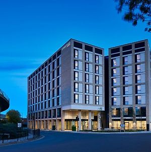Hotel Courtyard By Marriott London City Airport Exterior photo