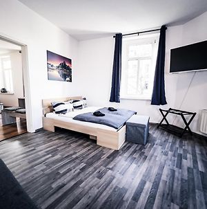 Top Apartment mit 2 Schlafzimmern&Esszimmer - schnelles Internet und nah zu Porsche, DHL&Flughafen Leipzig Exterior photo