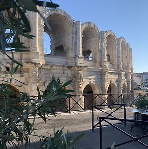Holiday In Arles: Appartement De L'Amphitheatre Exterior photo