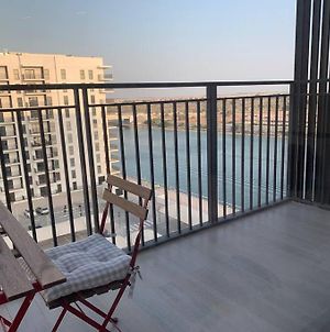 Ferienwohnung Entire Cozy Water-Front Studio With Kitchen Abu Dhabi Exterior photo