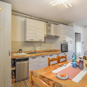 Stunning Apartment In Luino With 2 Bedrooms And Wifi Exterior photo