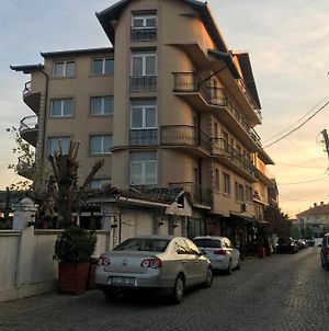 Hostel Arberia Pristina Exterior photo
