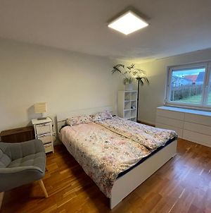 Gemütliche 3 Zimmer Wohnung mit großzügiger Terrasse im Grünen Reutlingen Exterior photo