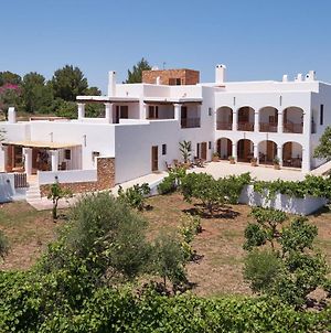 Private Family Size Villa In Nature With Tennis, Basketball And Football Courts For Holidays And Retreats San Rafael De Sa Creu Exterior photo