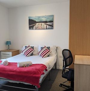 Mbiz Apartment - En-Suite With Allocated Parking Coventry Exterior photo