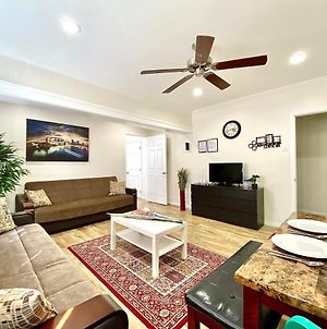 Ferienwohnung 10 Min To The Beach! Perfect For A Family Or Friend Group, Self Check-In & Recently Renovated Apts Long Beach Exterior photo
