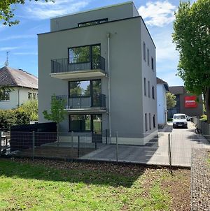 2-Room Penthouse In A Class Of Its Own, Near The A66 Motorway And Various Bus Stops, S-Bahn/Tram Frankfurt am Main Exterior photo